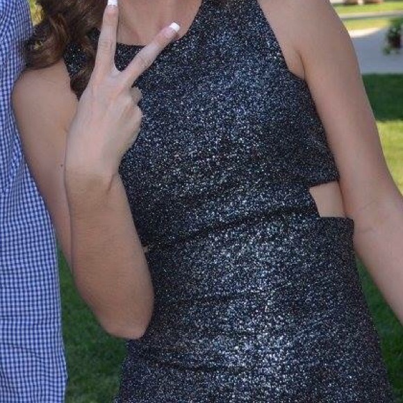 Fitted, comfortable dress - Picture 2 of 2